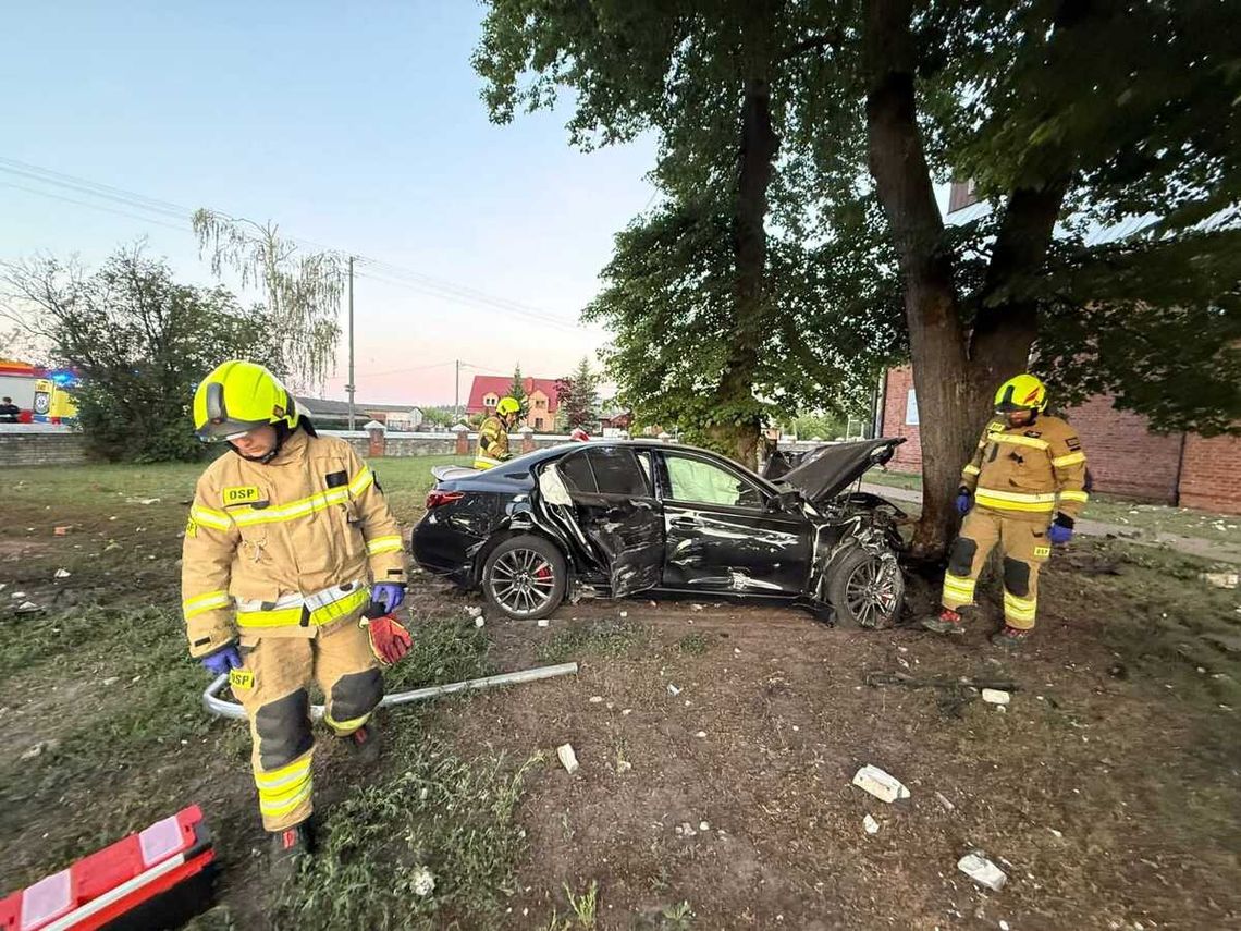Pijany kierowca zniszczył ogrodzenie kościoła. Krok od tragedii Pijany kierowca zniszczył ogrodzenie kościoła. Krok od tragedii
