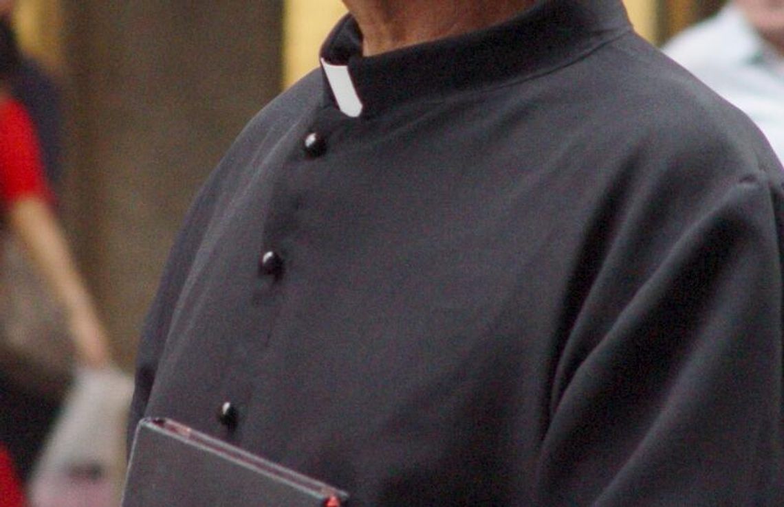 Pijany ksiądz ze Szczebrzeszyna znowu za kierownicą. Miał stłuczkę i uciekł