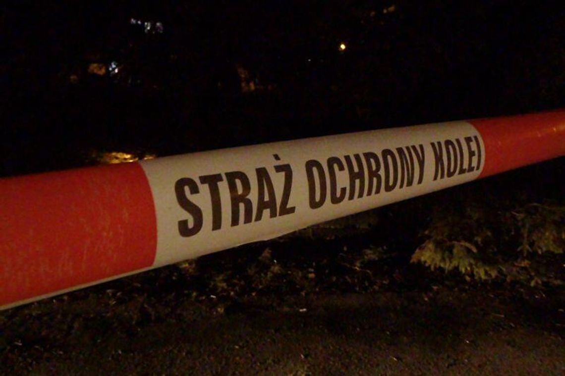 Pijany leżał tuż przy torach. Zauważył go maszynista