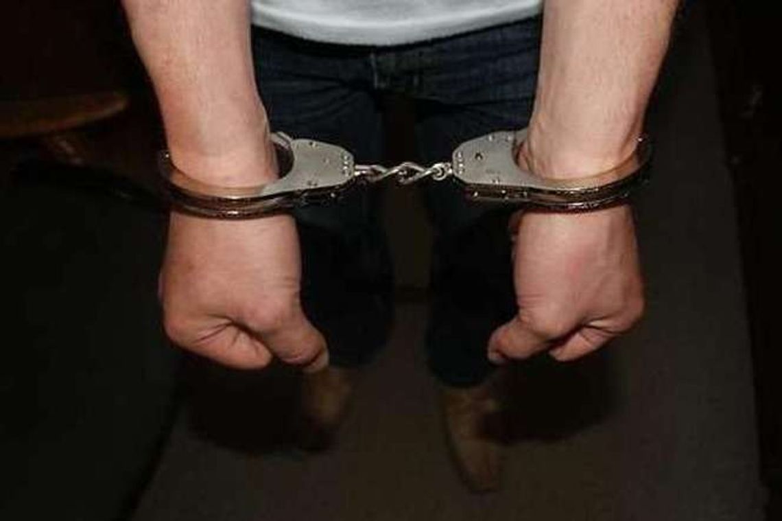 Pijany mężczyzna dobijał się do kościoła. Skończył w celi