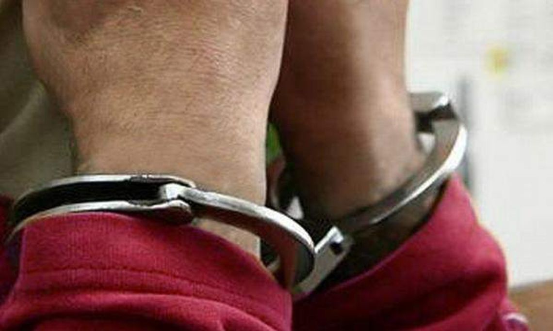 Pijany mężczyzna prosił o pomoc. Utknął na noc w sklepie