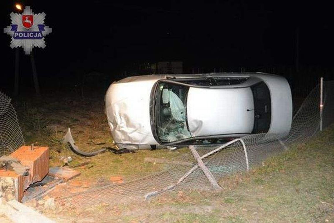 Pijany mężczyzna zabrał cudzy samochód, rozbił go i uciekł
