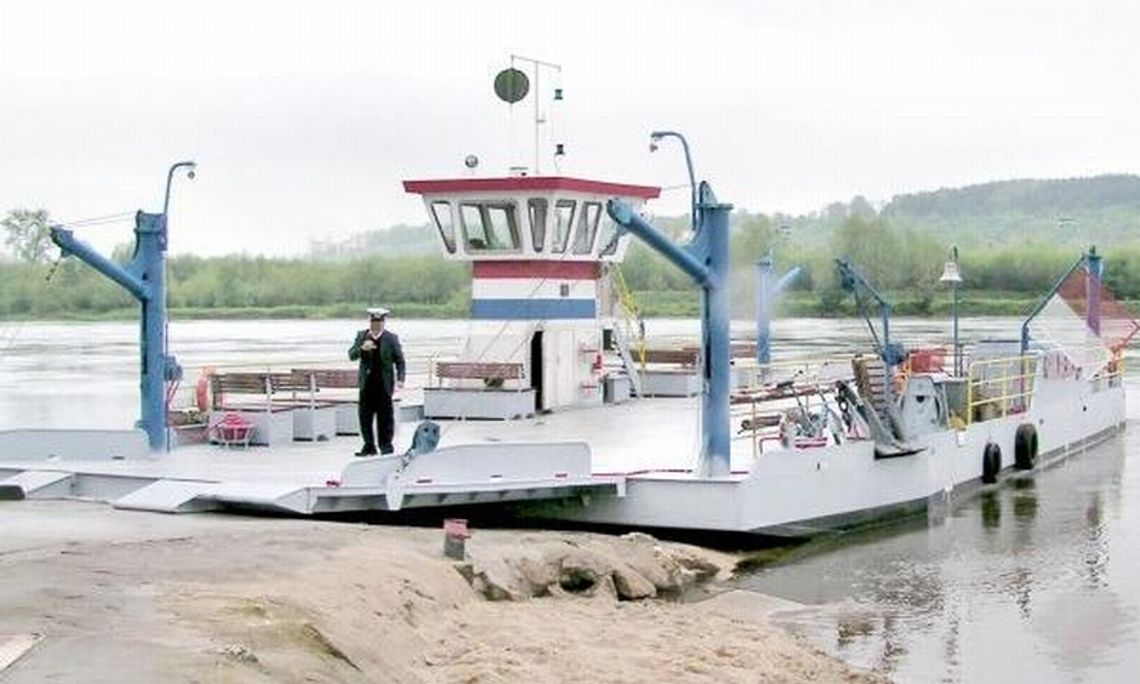 Pijany sternik i pomocnik obsługiwali prom na Wiśle w Kazimierzu Dolnym