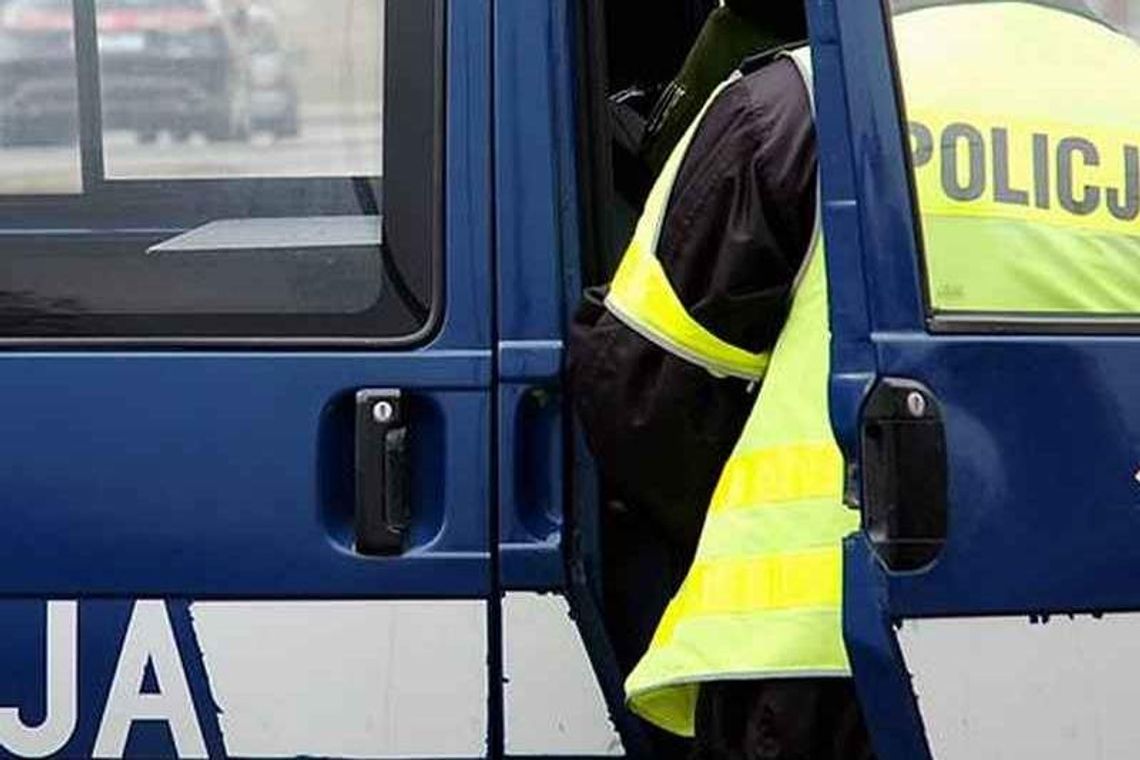 Pijany wjechał do rowu. Zatrzymał go przechodzień