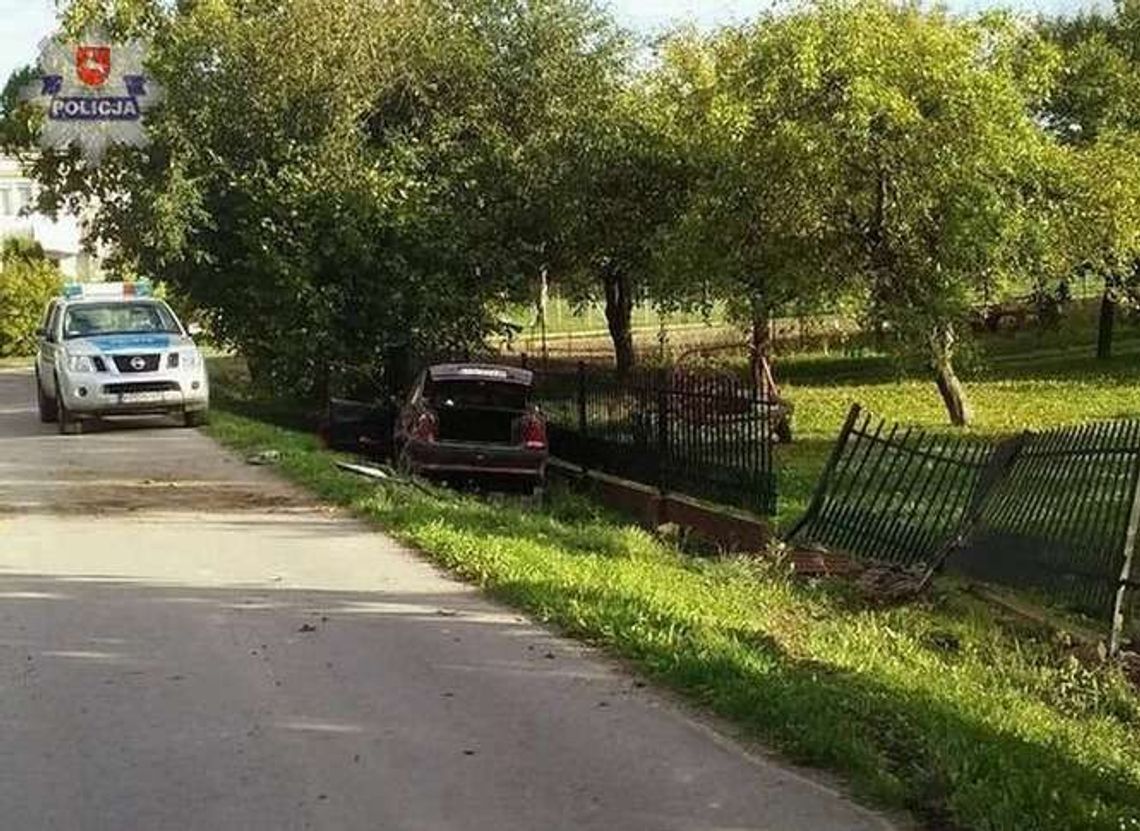 Pijany wjechał w ogrodzenie. Nie miał prawa jazdy