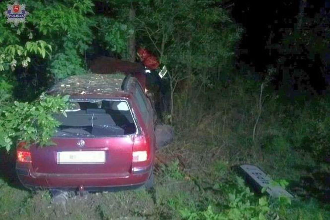 Pijany wjechał w radiowóz. Inny rozbił się na drzewie Pijany wjechał w radiowóz. Inny rozbił się na drzewie