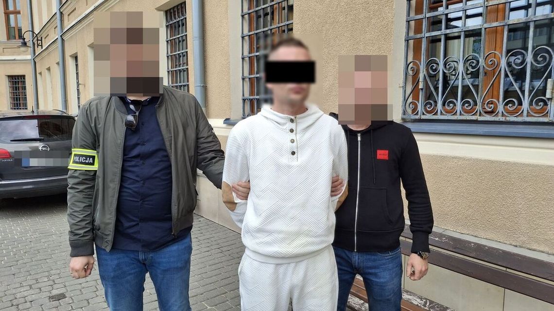 Pijany zostawił auto na skrzyżowaniu i poszedł kraść paliwo Pijany zostawił auto na skrzyżowaniu i poszedł kraść paliwo