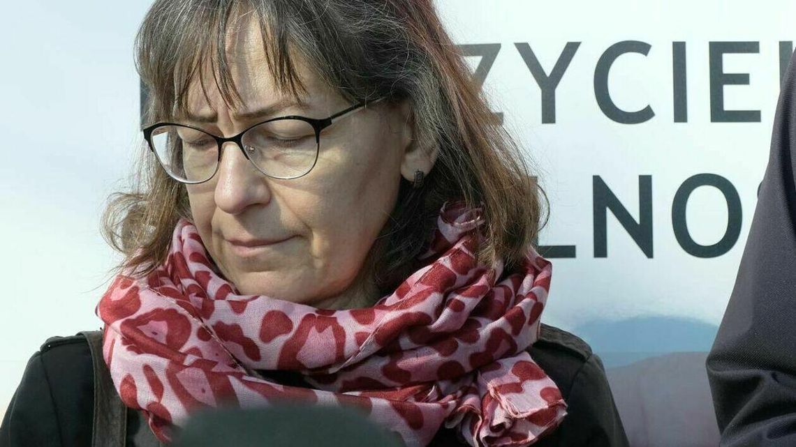 Pikieta, komisja, groźba zwolnienia. Bo nauczycielka nie założyła maseczki