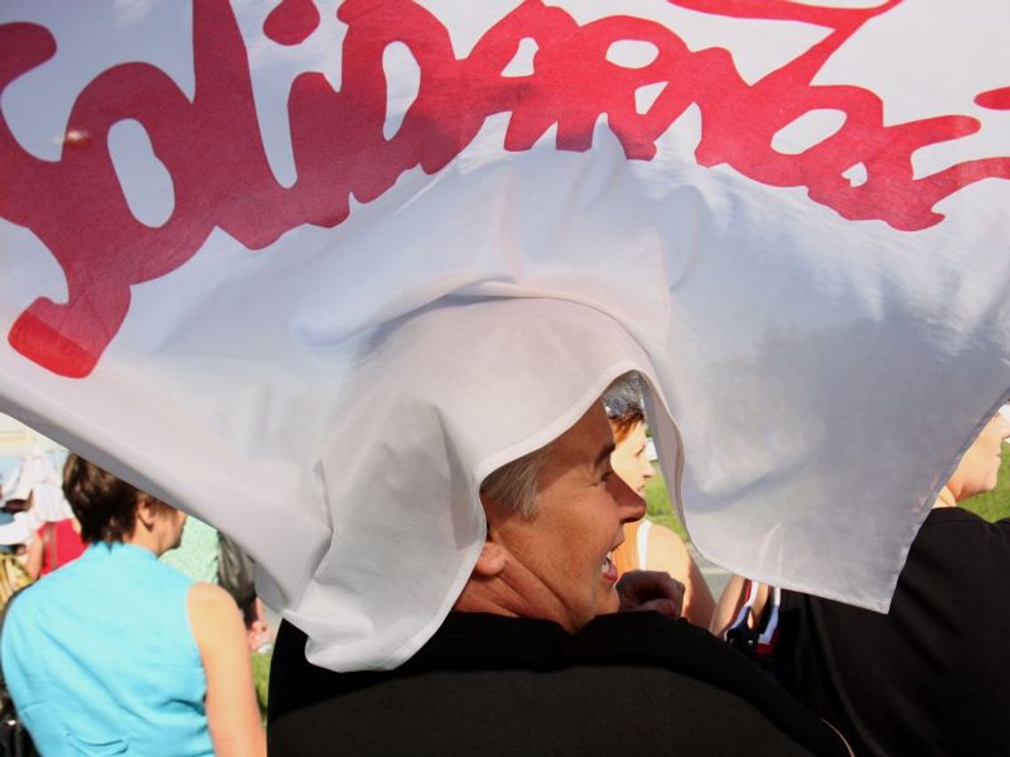 Pikieta pracowników szpitala w Kraśniku: Zatrzymali ruch na \"19” (wideo)