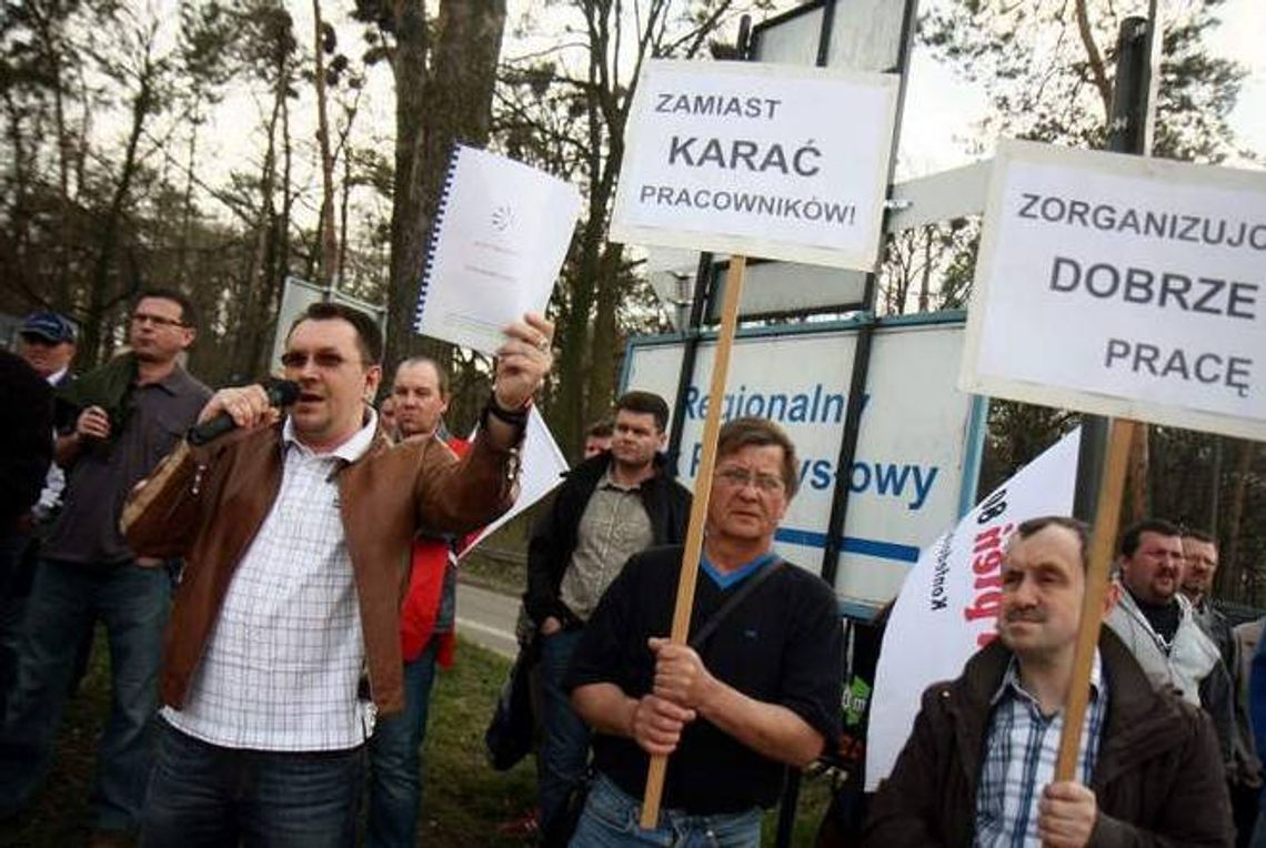 Pikieta przed PZL Świdnik. Związkowcy mają dość (zdjęcia)