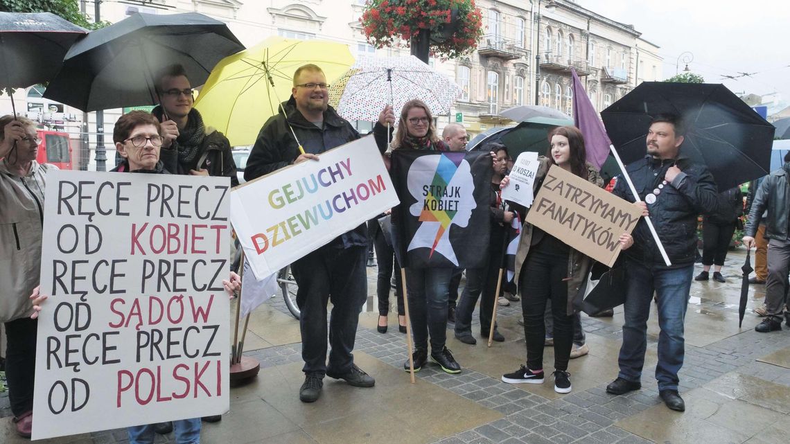 Pikieta przed siedzibą PiS w Lublinie. Nie chcą zmian w ustawie antyaborcyjnej Pikieta przed siedzibą PiS w Lublinie. Nie chcą zmian w ustawie antyaborcyjnej