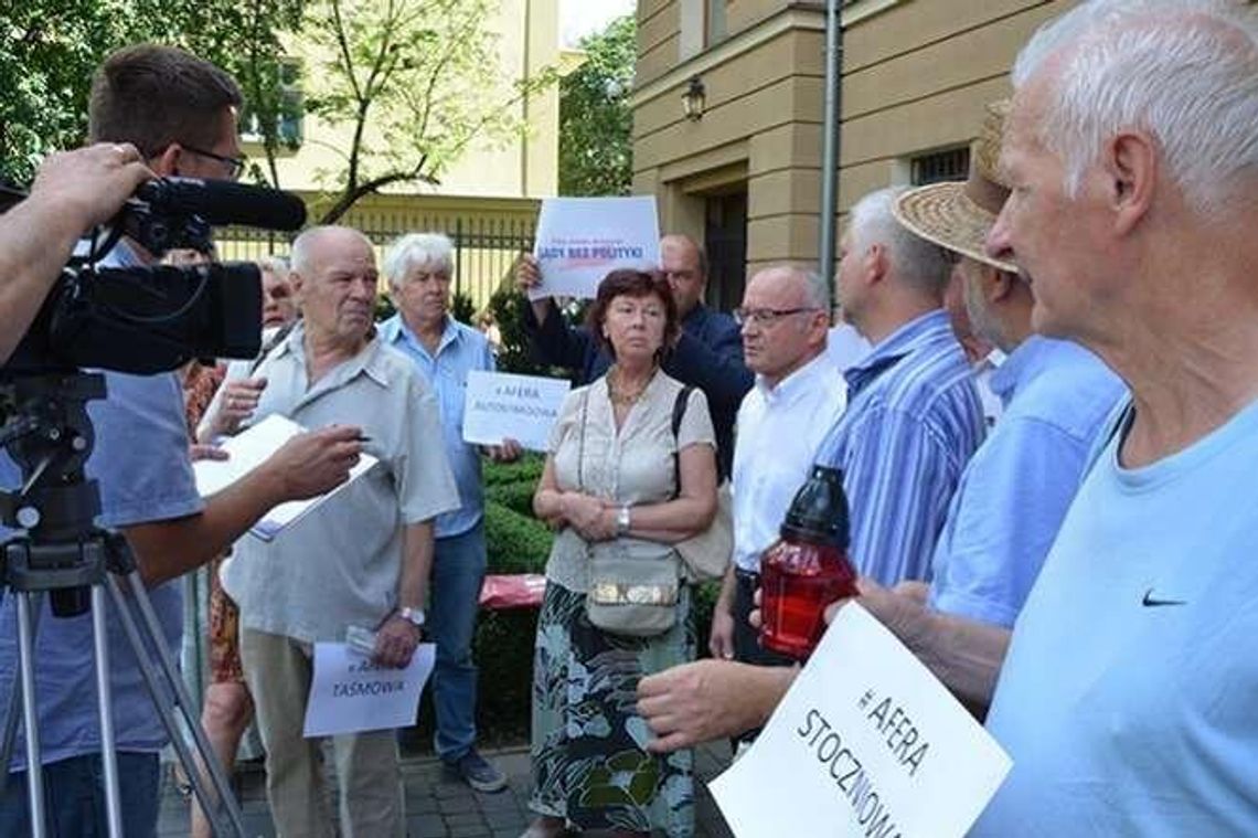 Pikietowali w obronie reformy sądownictwa. "Też chcieliśmy wyjść na ulice..." Pikietowali w obronie reformy sądownictwa. "Też chcieliśmy wyjść na ulice..."