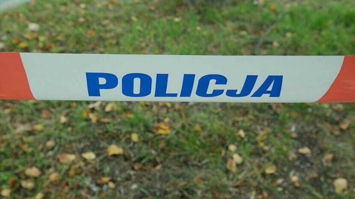 Pił alkohol przed sklepem, potem znaleziono tam jego ciało. Jak zginął 27-latek?