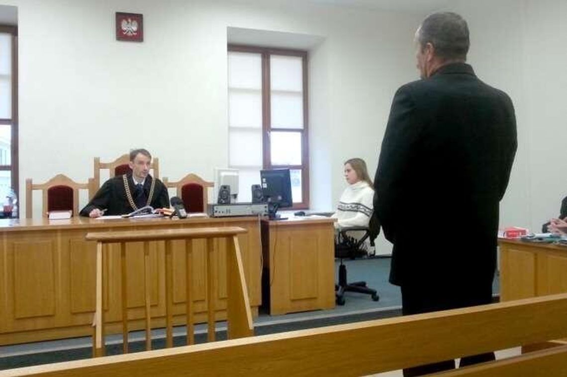 "Pił, palił, okradł mnie i żonę. A ze szkoły wracał pijany". Rodzina przed sądem