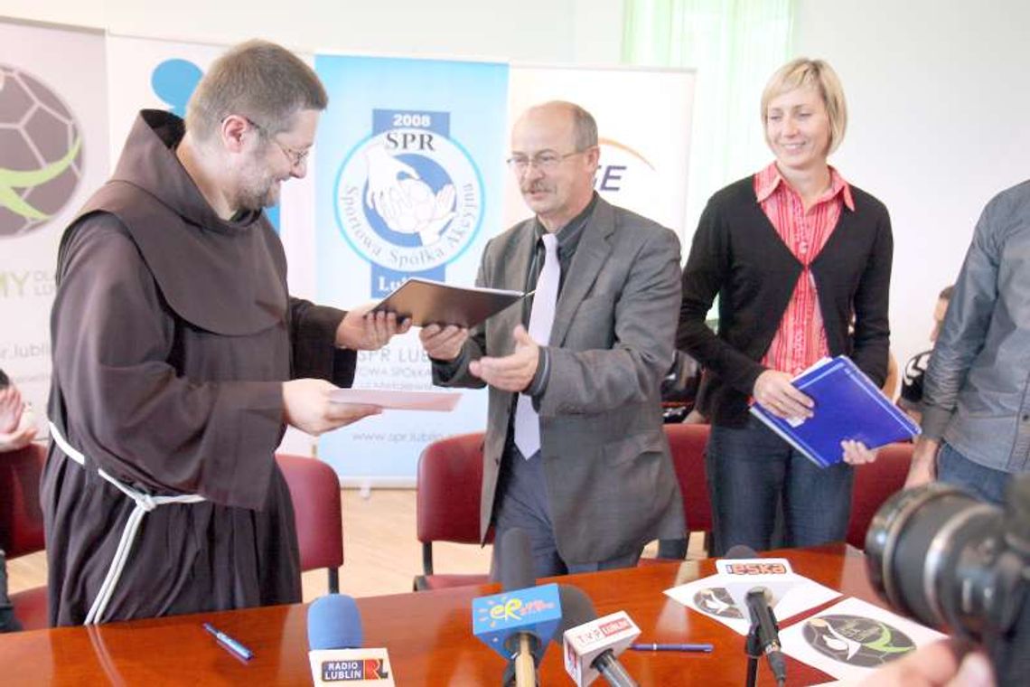 Piłkarki ręczne razem z Hospicjum im. Małego Księcia