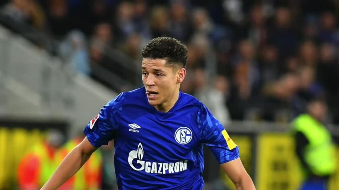 Piłkarz Schalke namawiał do pozostania w domu, a poszedł na imprezę