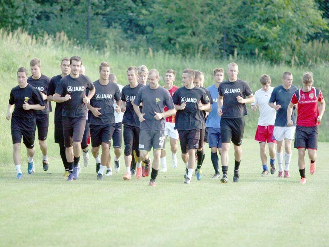 Piłkarze GKS Bogdanka wrócili do treningów. Ośmiu na testach (wideo)