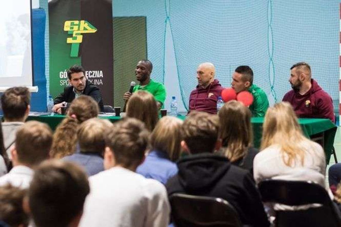 Piłkarze Górnika Łęczna z odwiedzinami w szkole