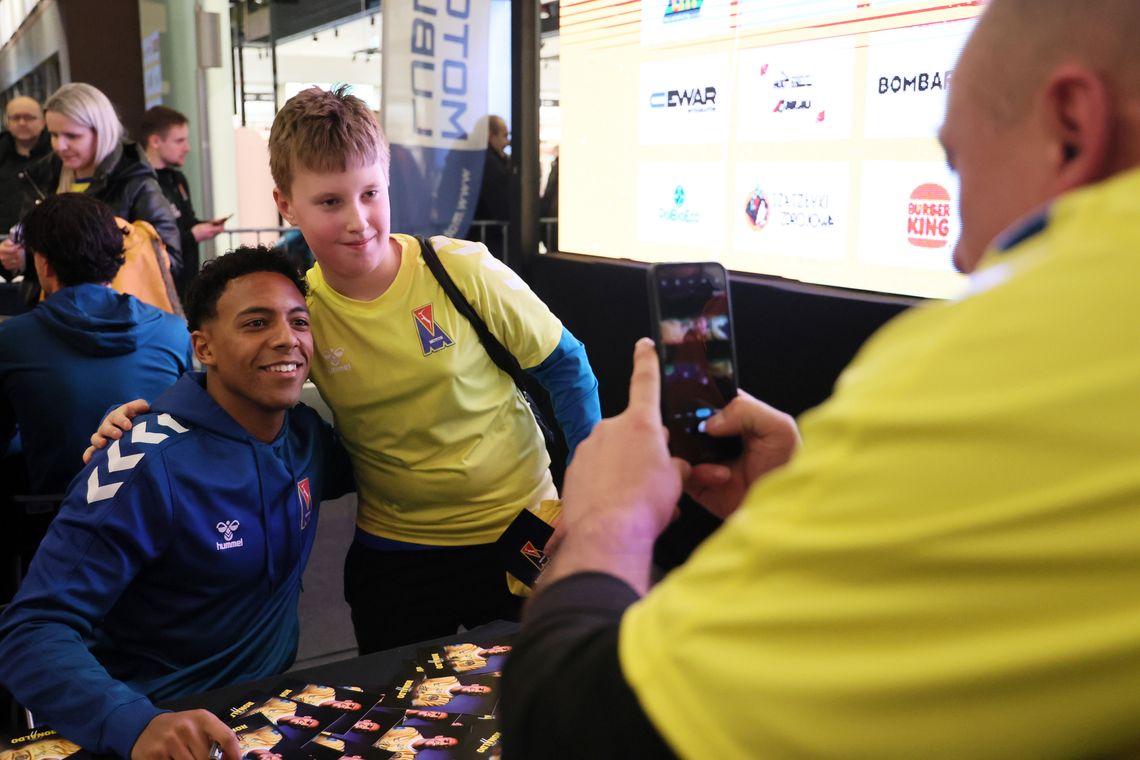 Piłkarze Motoru spotkali się z kibicami w ramach Autografiady