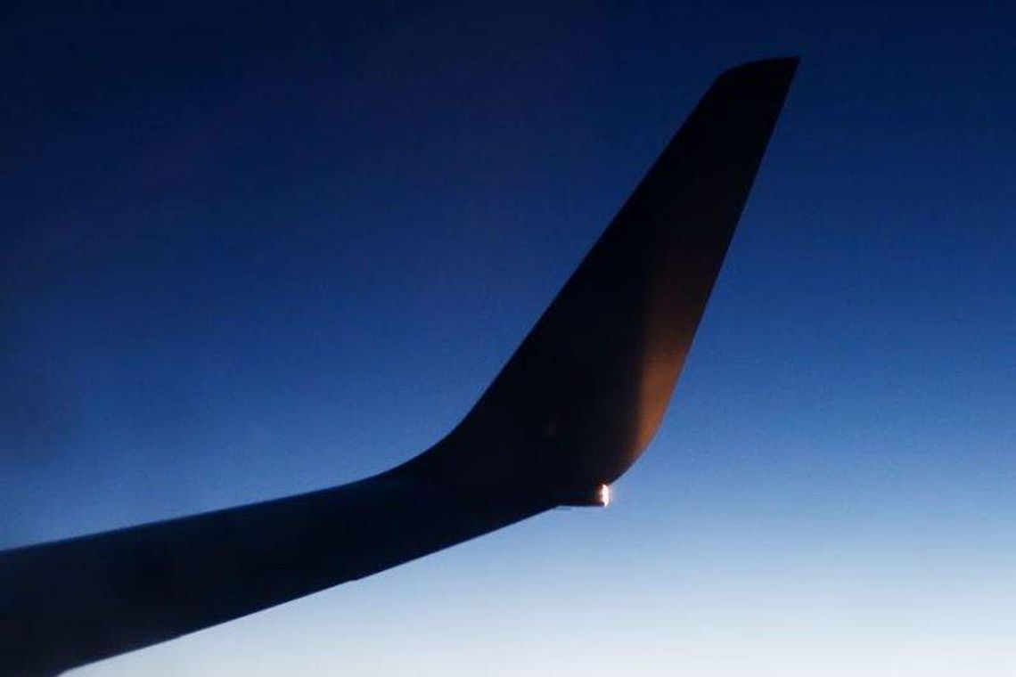 Pilot pasażerskiego boeinga pomylił lotniska. Zdołał się zatrzymać przed końcem pasa (wideo)