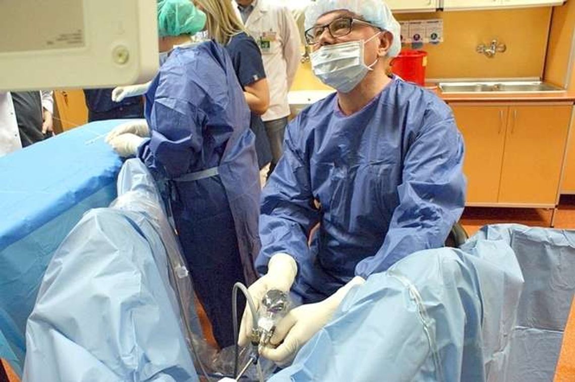 Pionierskie zabiegi w COZL. Lepsze leczenie pacjentów z nowotworami pęcherza i prostaty