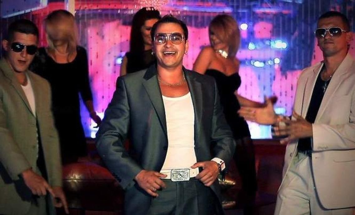 Piosenką \"Ona tańczy dla mnie\" podbił listy przebojów (zdjęcia, wideo) 