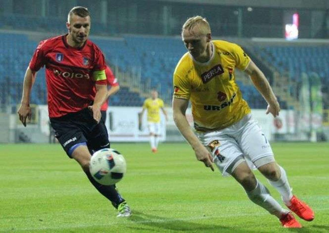 Piotr Piekarski blisko Avii, Świdniczanie sprawdzą dwóch graczy