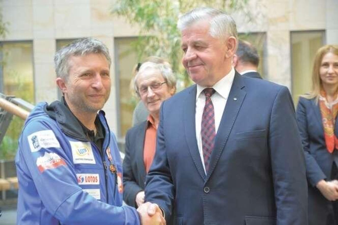 Piotr Tomala odznaczony przez marszałka Piotr Tomala odznaczony przez marszałka