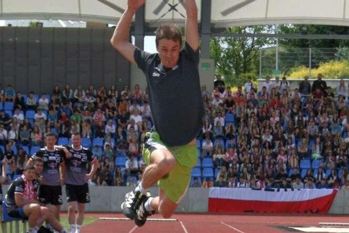 Piotr Żyła bez nart poleciał najdalej. Skoczkowie w Puławach