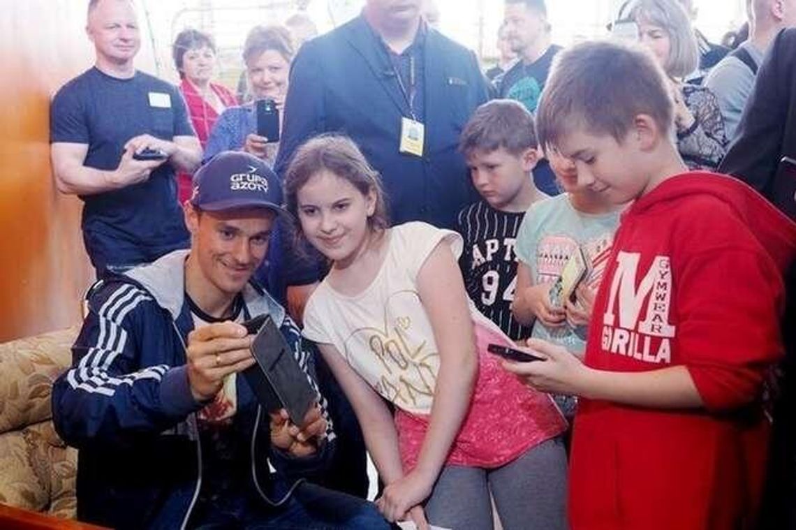 Piotr Żyła w Lublinie. Dzieci były zachwycone Piotr Żyła w Lublinie. Dzieci były zachwycone