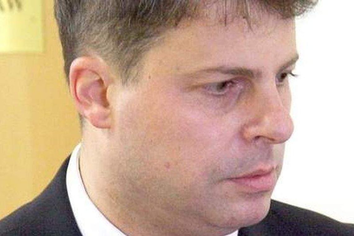 Piotrowski znowu opuszcza PiS. Wystąpił z delegacji partii Piotrowski znowu opuszcza PiS. Wystąpił z delegacji partii