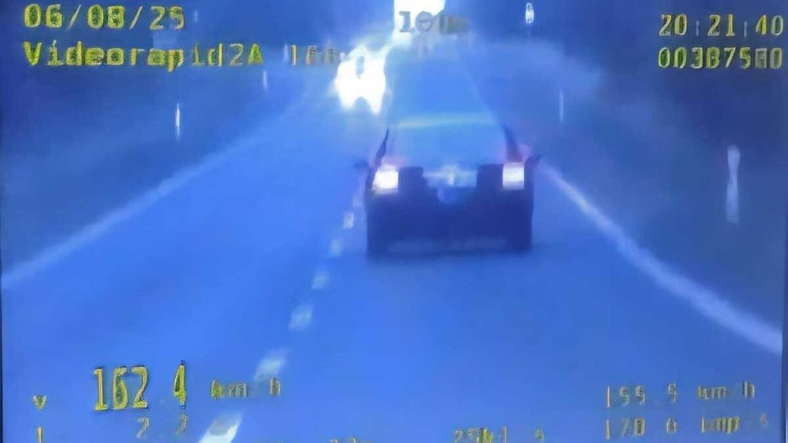 Pirat drogowy zatrzymany na DK-82. Jechał 162 km/h i wyprzedzał na skrzyżowaniu Pirat drogowy zatrzymany na DK-82. Jechał 162 km/h i wyprzedzał na skrzyżowaniu