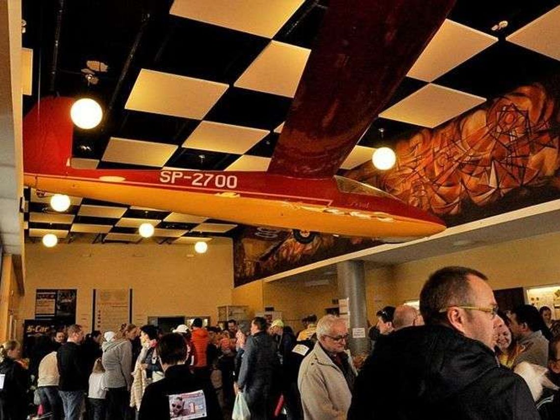 „Pirat” już wisi w holu kina Lot w Świdniku