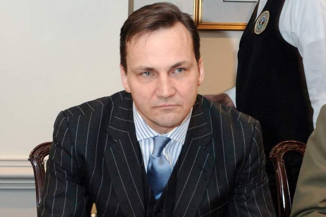 PiS chce usunięcia Sikorskiego z PO. Odpowiedź: Publikacja "Wprost" to insynuacje
