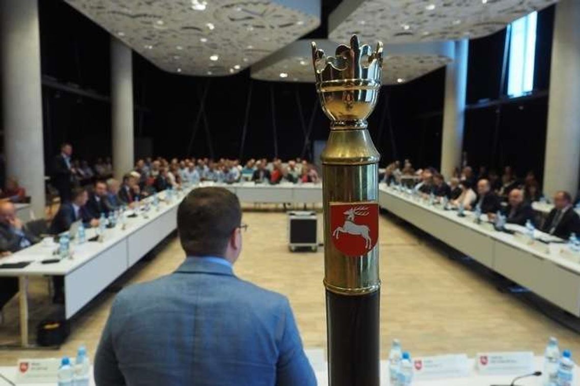 PiS kłóci się z PO-PSL o fundusz i pieniądze PiS kłóci się z PO-PSL o fundusz i pieniądze
