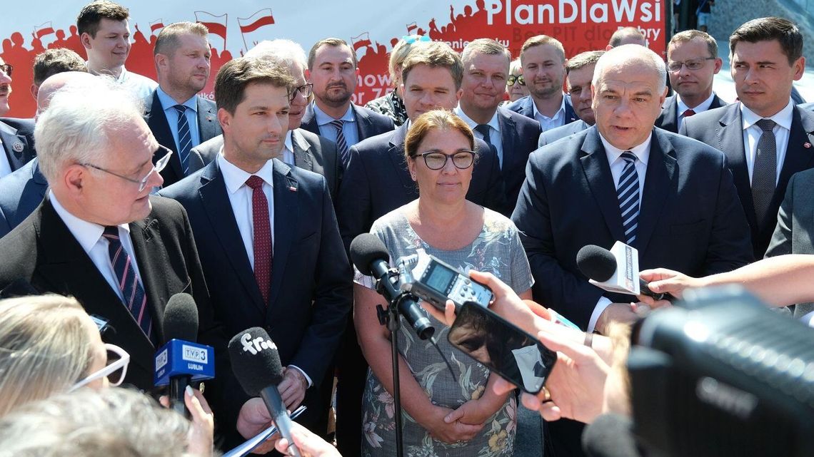 PiS rozpoczęło kampanię w Lubelskiem i pokazało billboard wyborczy PiS rozpoczęło kampanię w Lubelskiem i pokazało billboard wyborczy