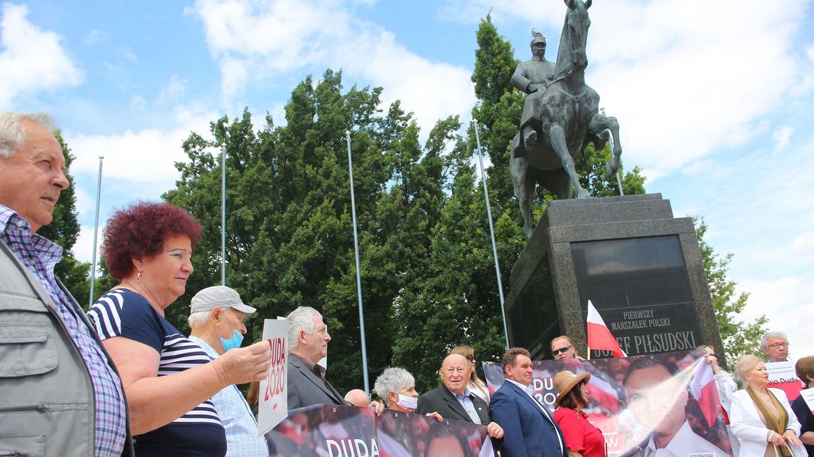 PiS walczy o głosy dla Andrzeja Dudy. Wiec pod pomnikiem Piłsudskiego w Lublinie