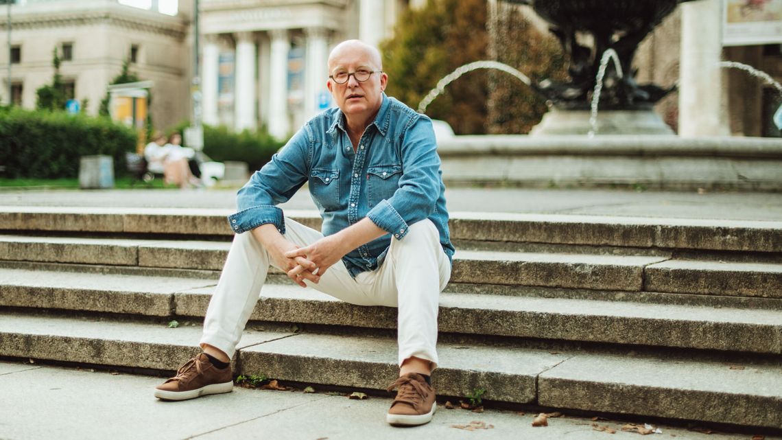 "Pisać po swojemu, byle szczerze". Rozmowa z tekściarzem i grajkiem "Pisać po swojemu, byle szczerze". Rozmowa z tekściarzem i grajkiem