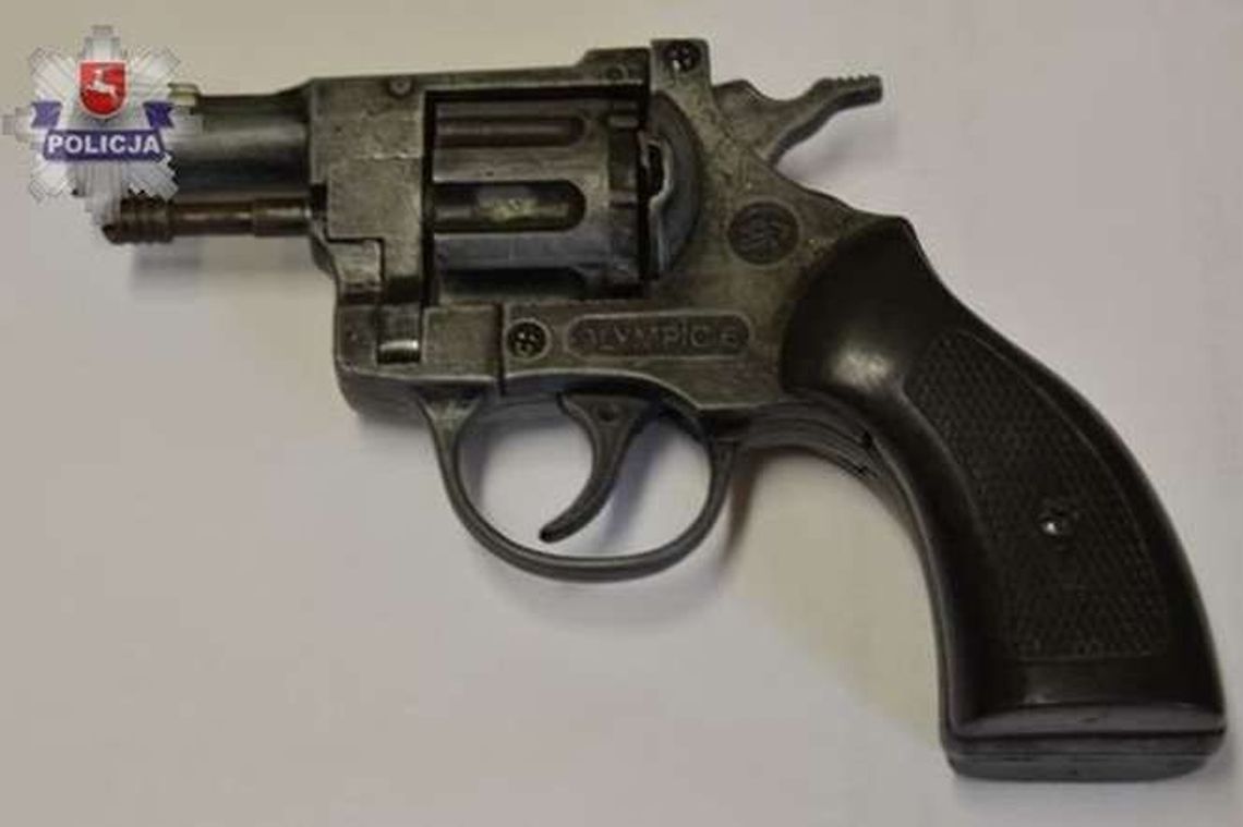 Pistolet i marihuana u 32-latka z gm. Krasnystaw Pistolet i marihuana u 32-latka z gm. Krasnystaw