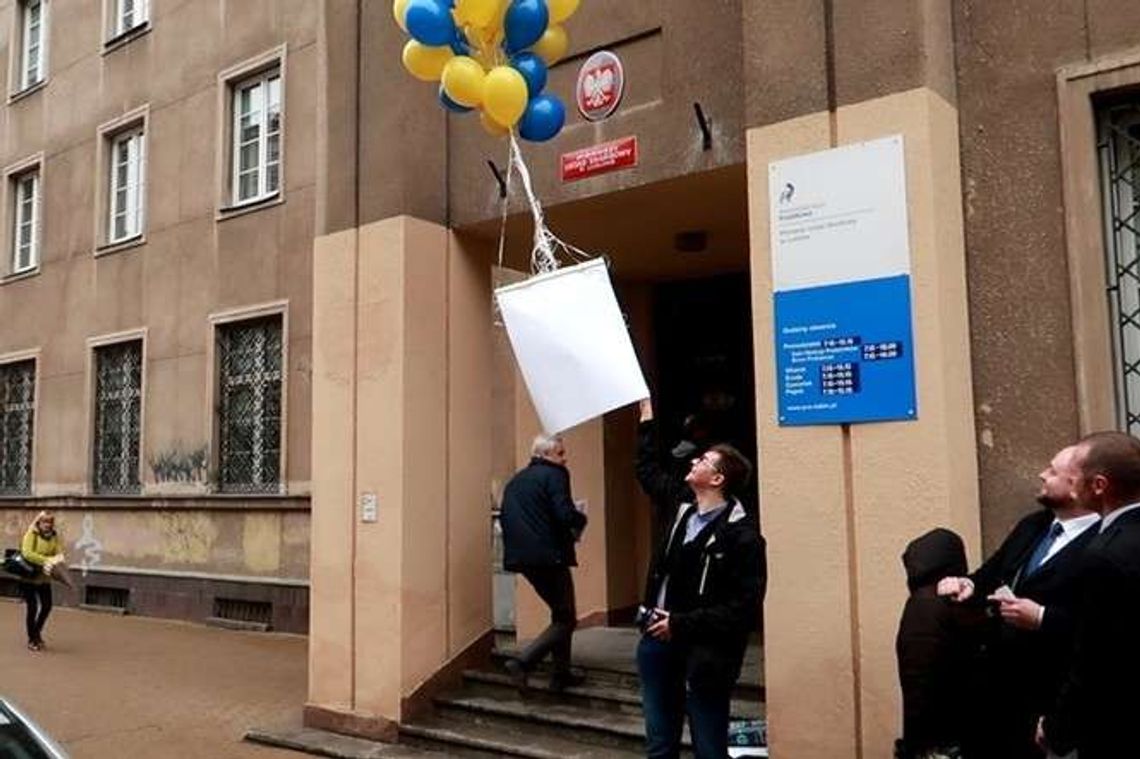 PIT nie chciał polecieć w kosmos. Happening partii Wolność PIT nie chciał polecieć w kosmos. Happening partii Wolność