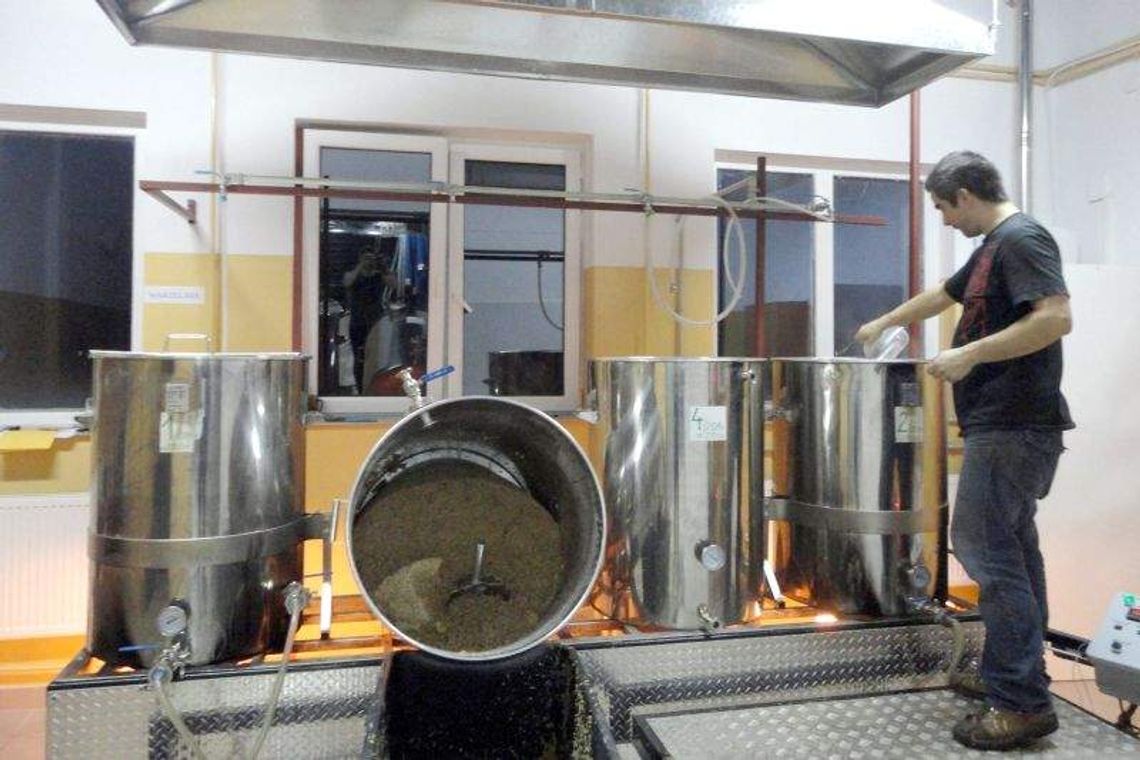 "Piwne Podziemie" już warzy. Pierwsze piwo poleżakuje z drewnem