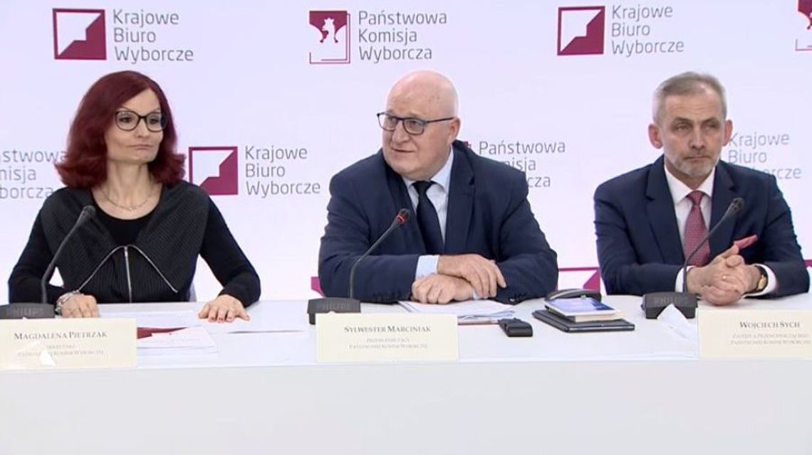 PKW ogłosiła nad ranem oficjalne wyniki głosowania w I turze wyborów prezydenckich PKW ogłosiła nad ranem oficjalne wyniki głosowania w I turze wyborów prezydenckich