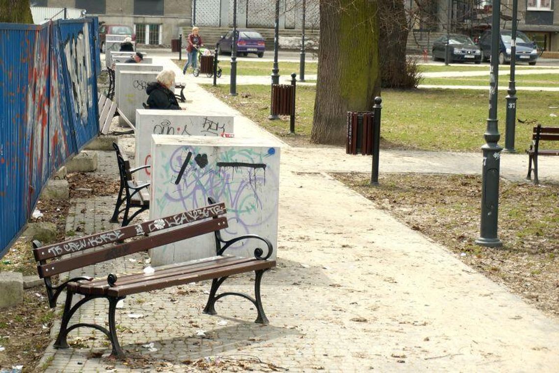 Plac Kaczyńskiego: Brud i szkło w środku miasta
