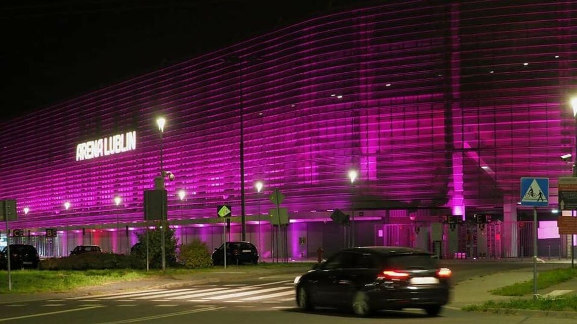 Plac Litewski i Arena Lublin świecą dziś na różowo. To wyraz solidarności