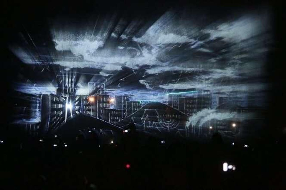 Plac Litewski: Pokaz multimedialny nowej fontanny (wideo, zdjęcia)