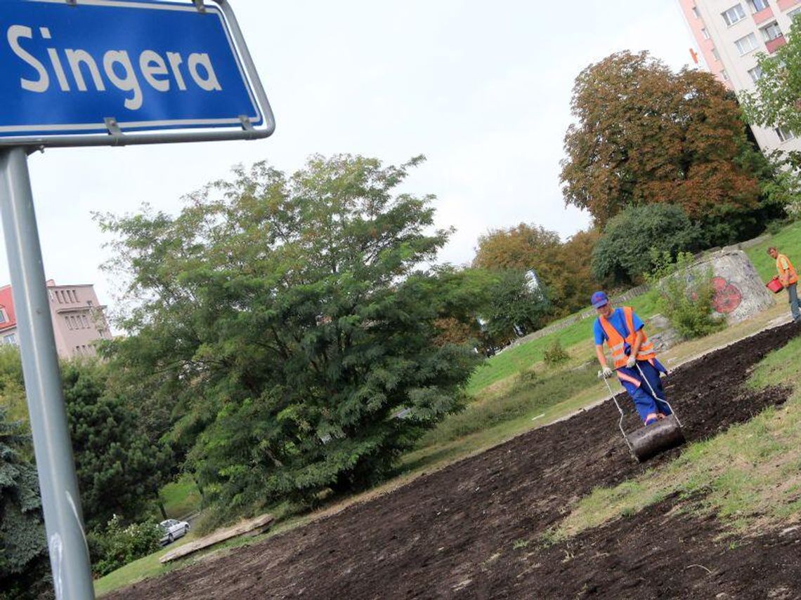 Plac Singera w Lublinie jest bardziej trawiasty niż był Plac Singera w Lublinie jest bardziej trawiasty niż był
