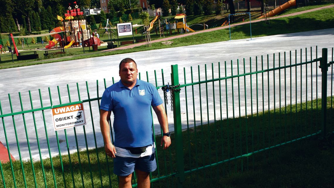Plac zabaw zamknięty, bo jest mecz. Bezpieczeństwo? Miasto wymienia inny powód