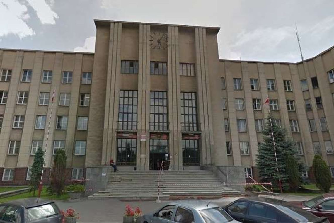 Płacili za fałszywe dokumenty. Trzy sprawy i firma należąca do radnego