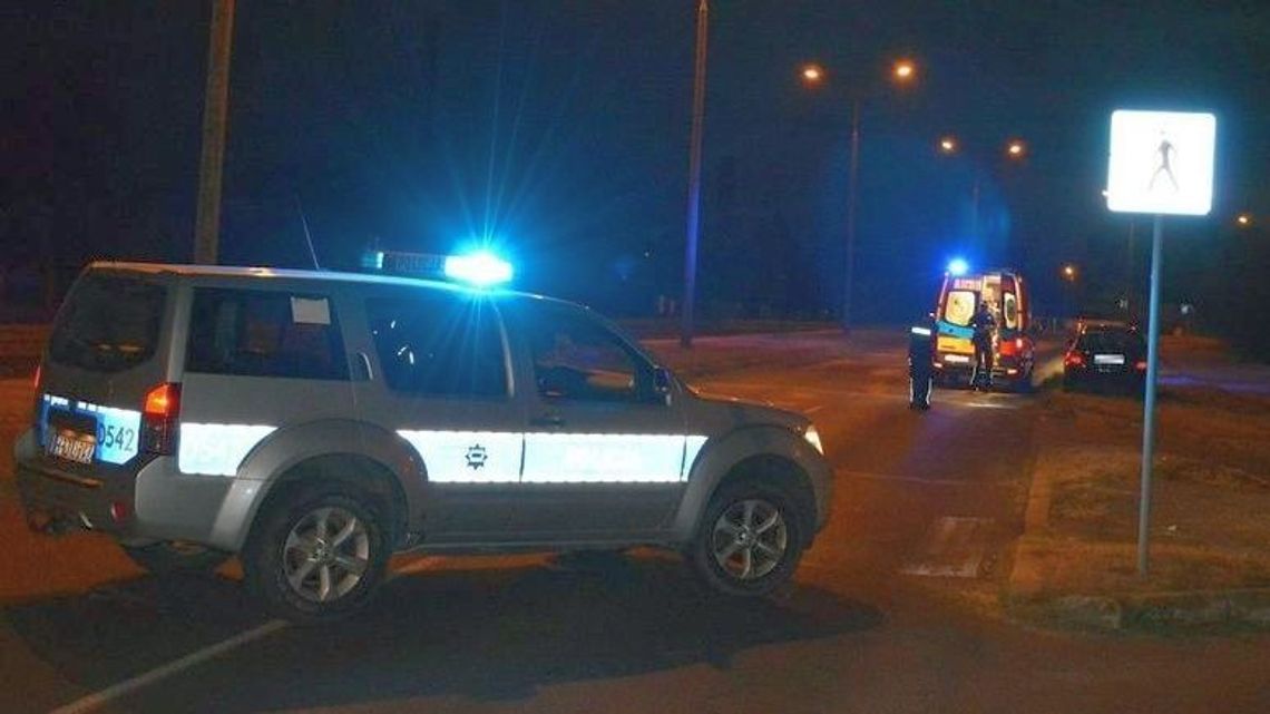 Płacząca matka z dzieckiem przy przejściu dla pieszych. Chwilę wcześniej doszło do potrącenia Płacząca matka z dzieckiem przy przejściu dla pieszych. Chwilę wcześniej doszło do potrącenia