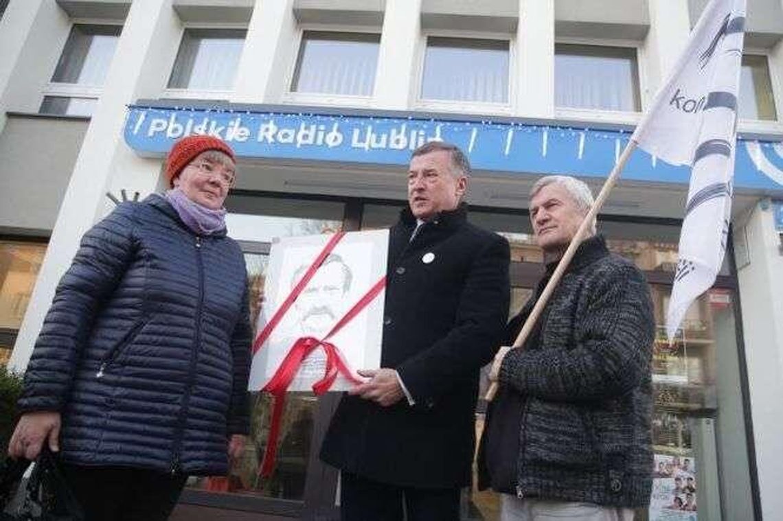 Plakat z Wałęsą w gabinecie sędziego. Radio Lublin zrobiło materiał, KOD chce wyjaśnień Plakat z Wałęsą w gabinecie sędziego. Radio Lublin zrobiło materiał, KOD chce wyjaśnień